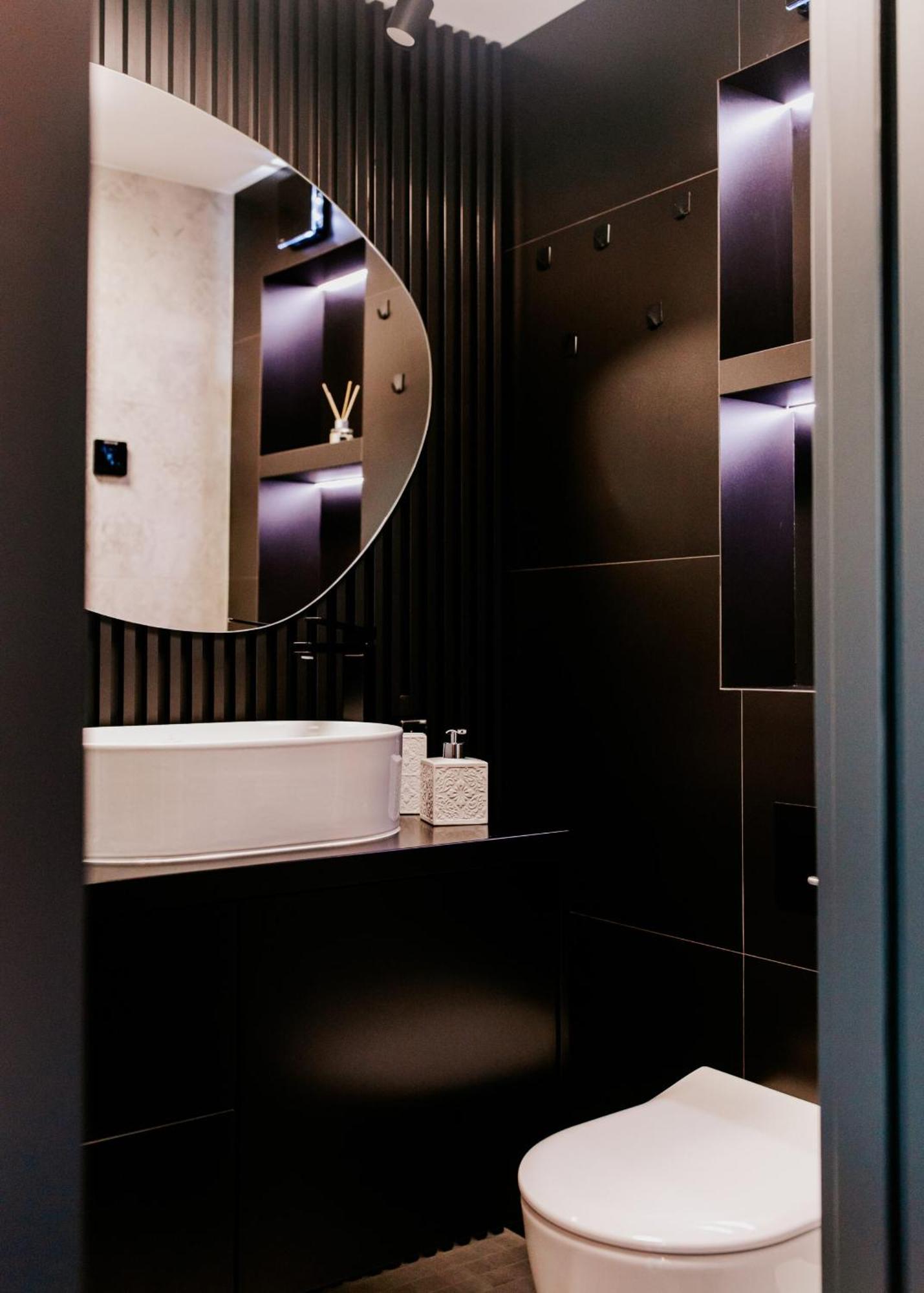 Uroczy Maly Z Jacuzzi